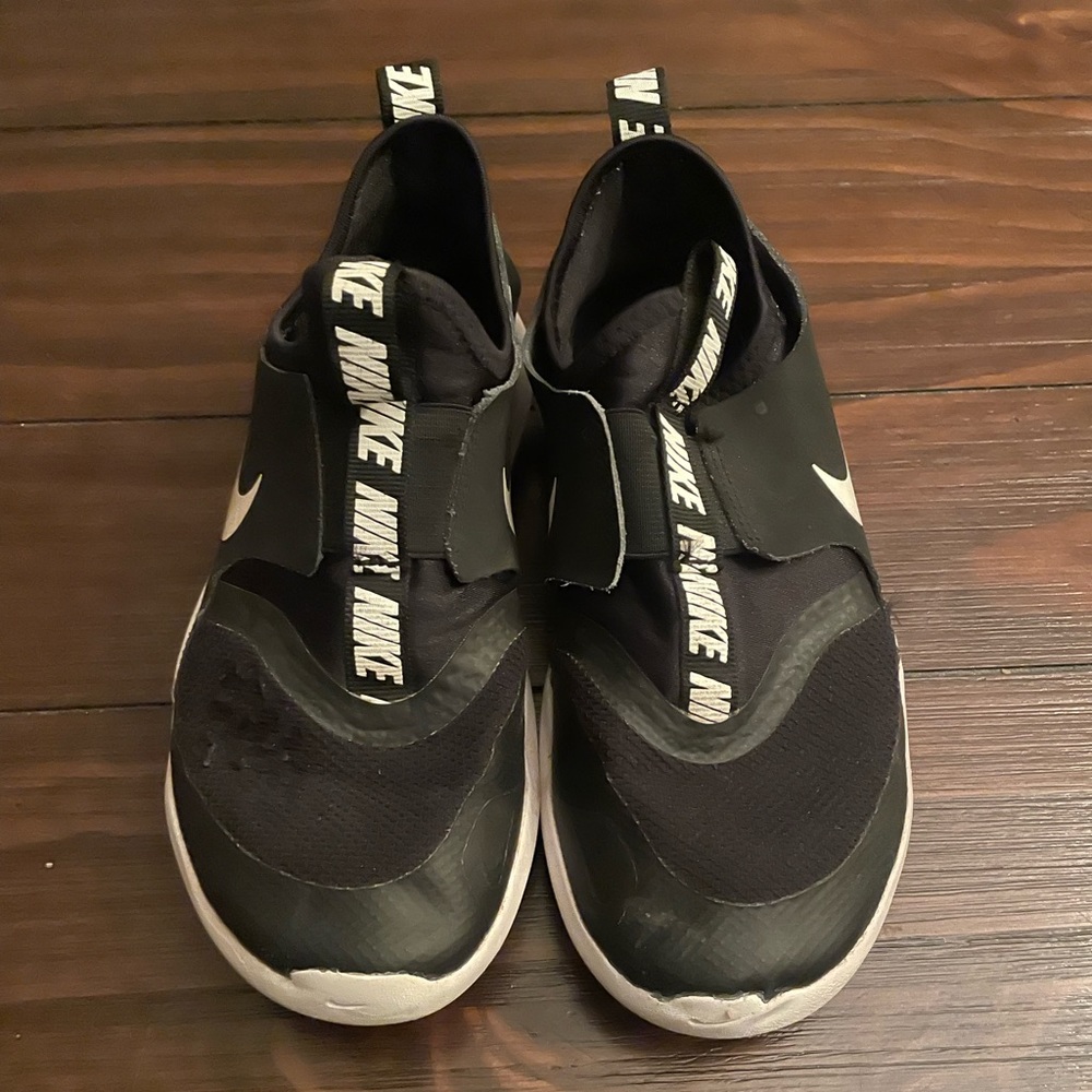 Boys N I K E Flex Runner  Slip-on Sneakers size 3 GUC